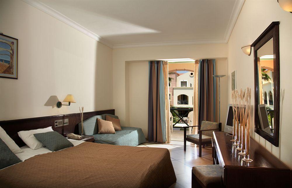 Amanda Hotel Karlovassi Exterior photo