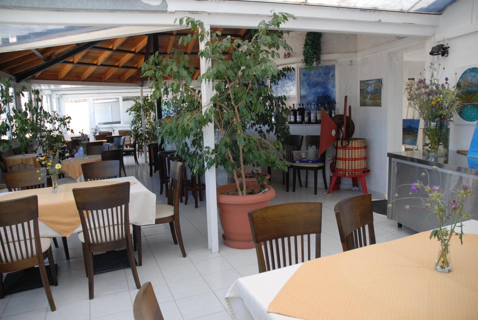 Amanda Hotel Karlovassi Exterior photo